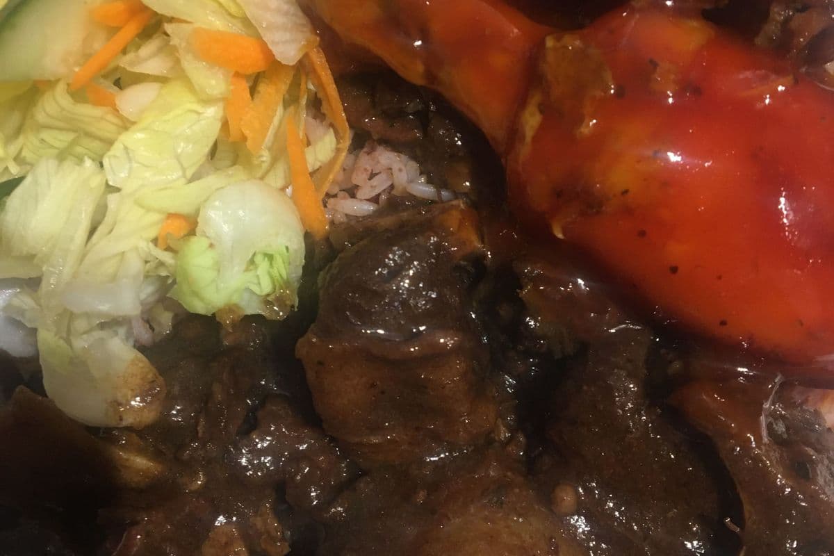 Combo queue de boeuf et et votre choix de poulet / Oxtail and your Choice of Chicken Combo