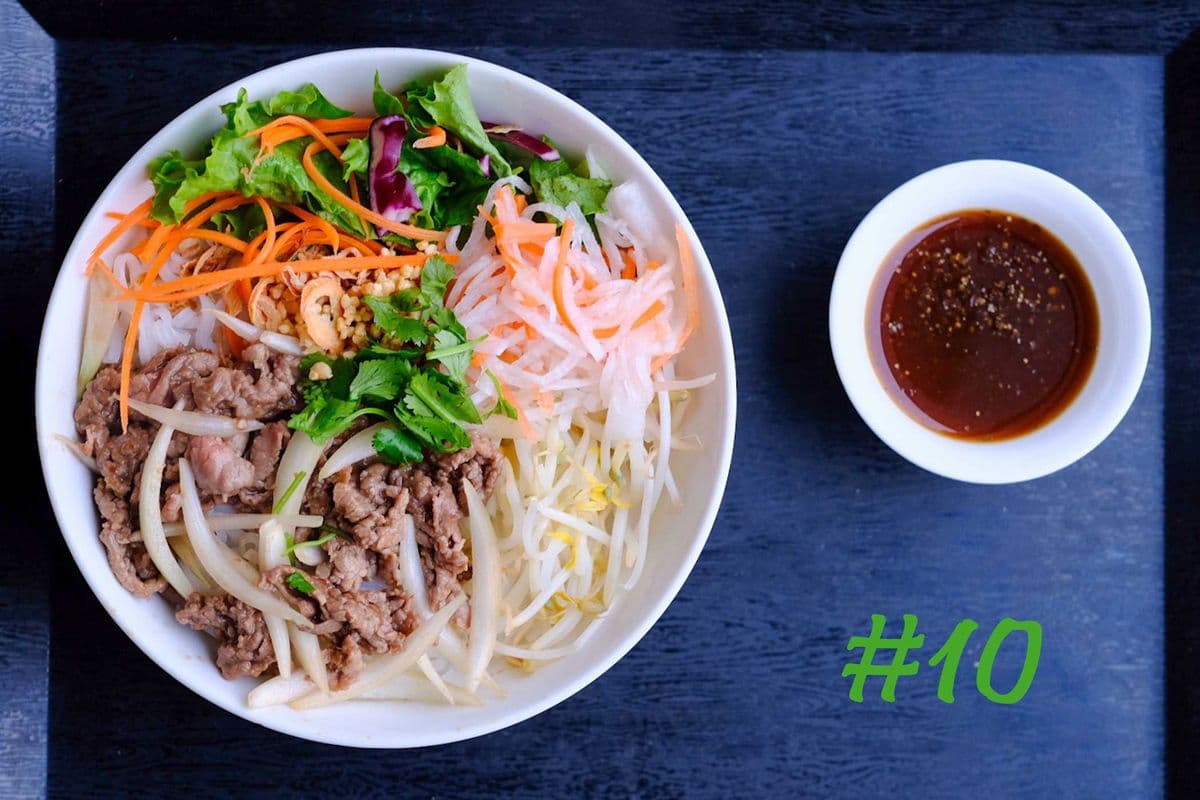 T3. Pan-Fried Beef Mixed Rice Noodle