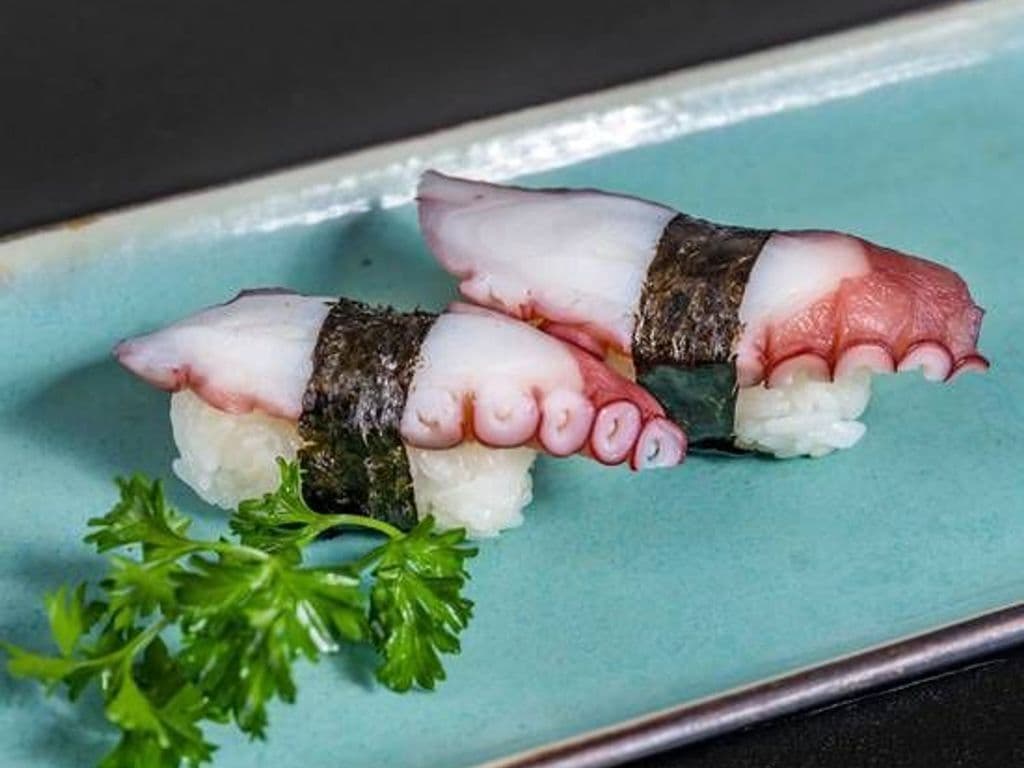 Octopus Sushi (2 pcs)