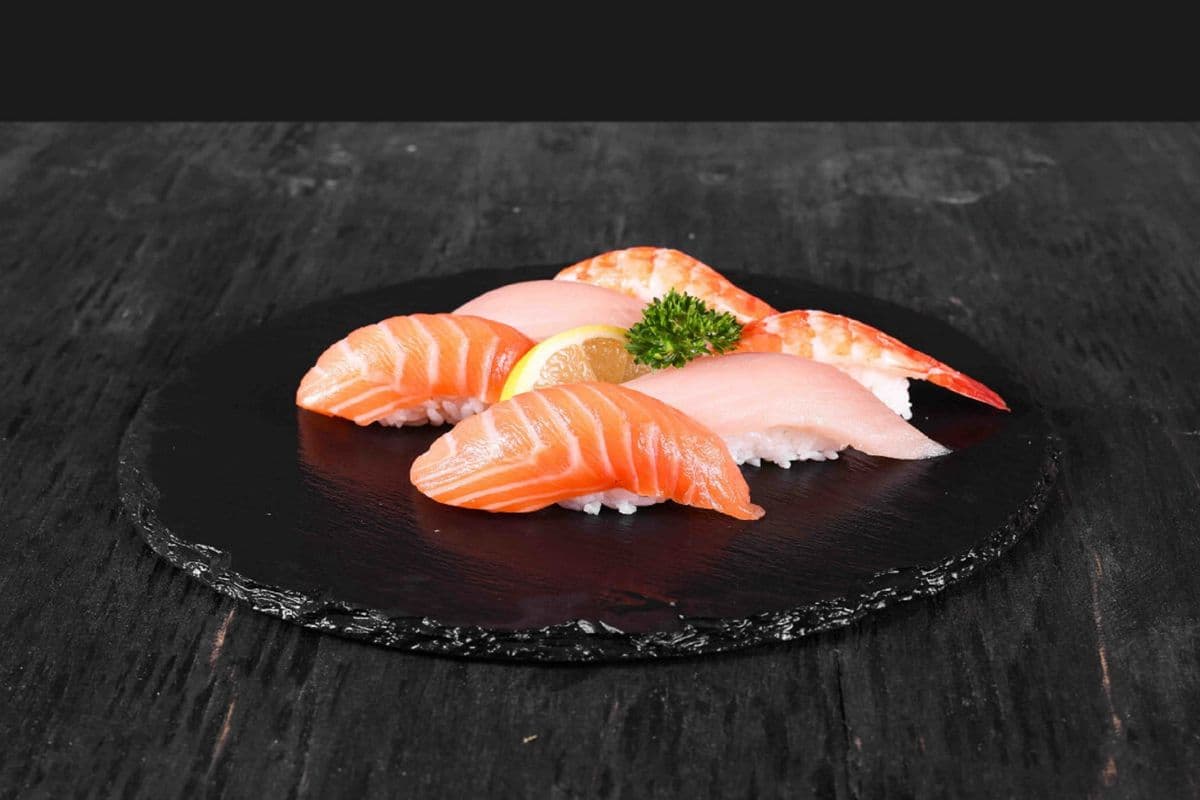 Salmon or Tuna Tataki Salad