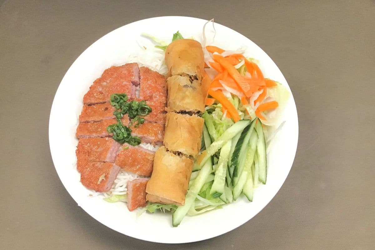 B10. Grilled Minced Pork & Spring Roll on Vermicelli / Bún Nem Nướng Chả Giò