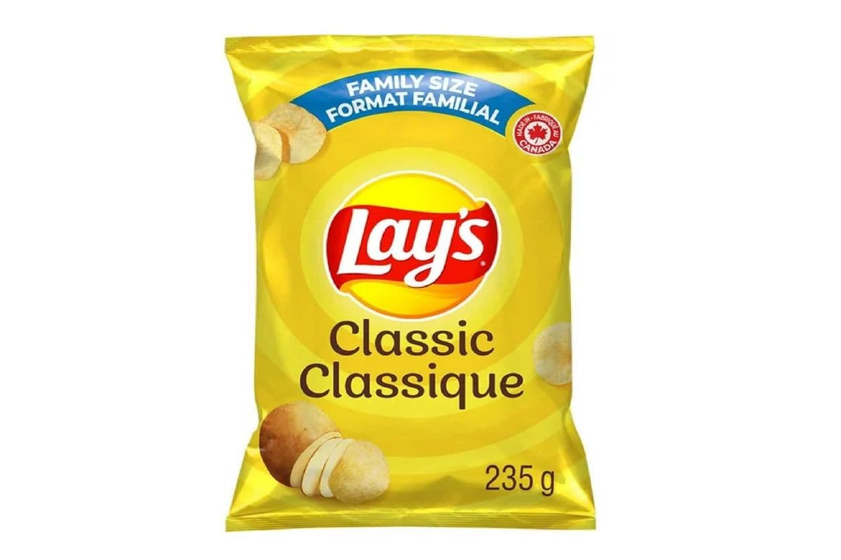 Lay's Classic Potato Chips (235 g)