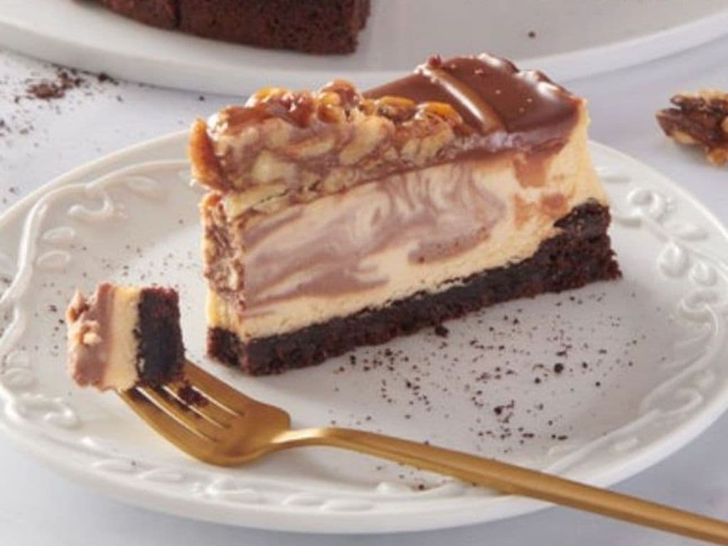 GLUTEN-FREE TURTLE CHEESECAKE