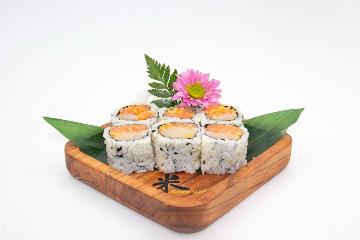 M5. Spicy Scallop Salmon Roll