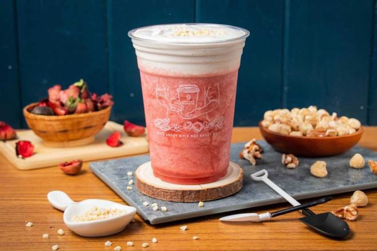 Strawberry Tea with Strawberry Nut Cream (Cold Only)