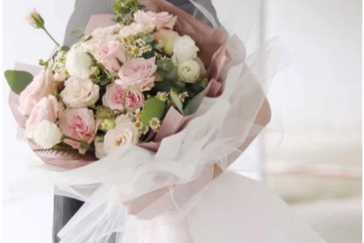 Long Vail Fresh Bouquet (White)