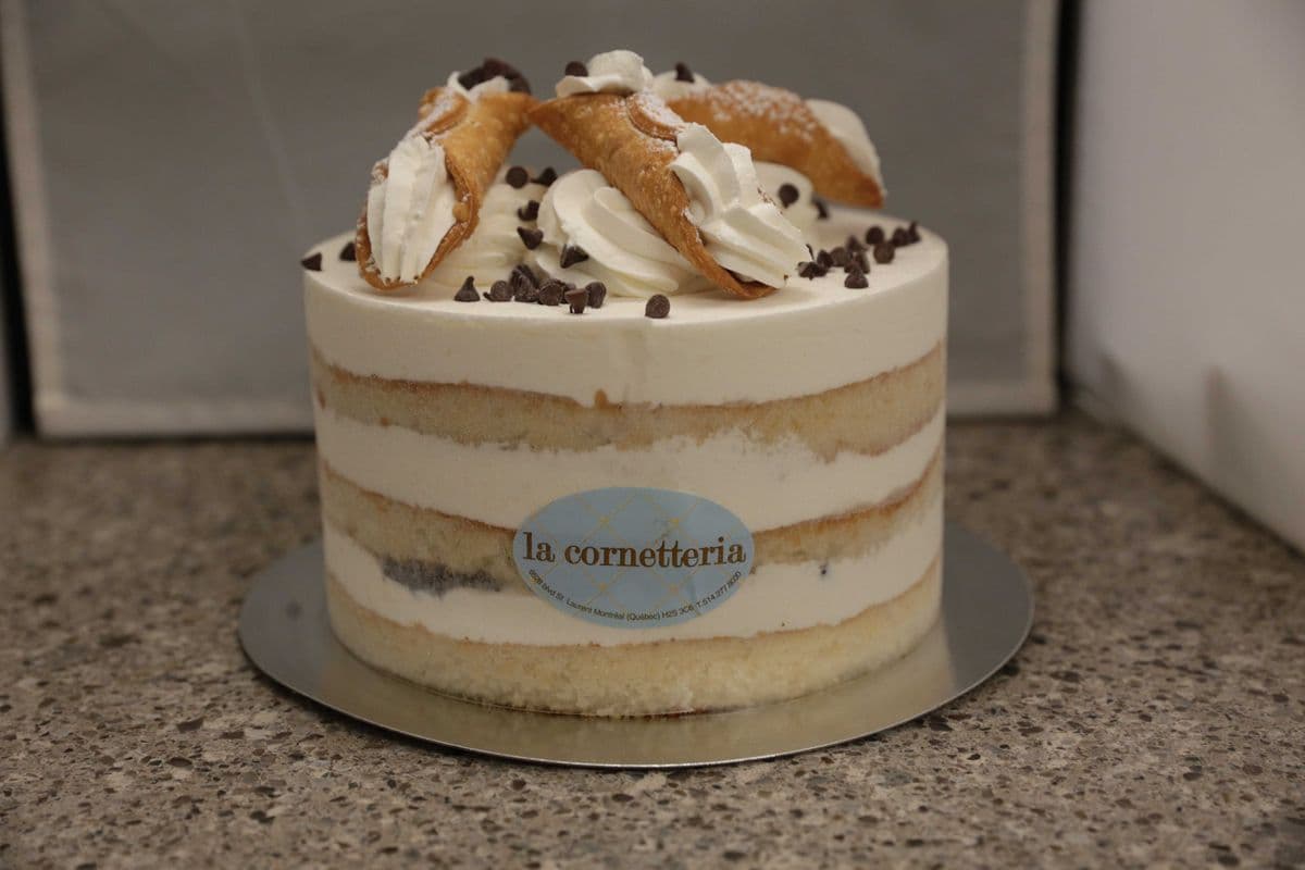 Cannoli Gateau