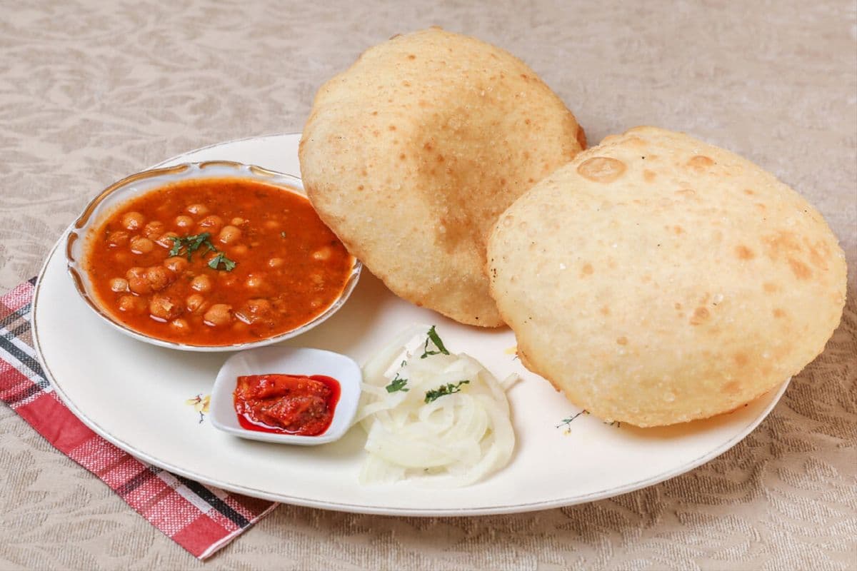 Chole Bhature (12oz)