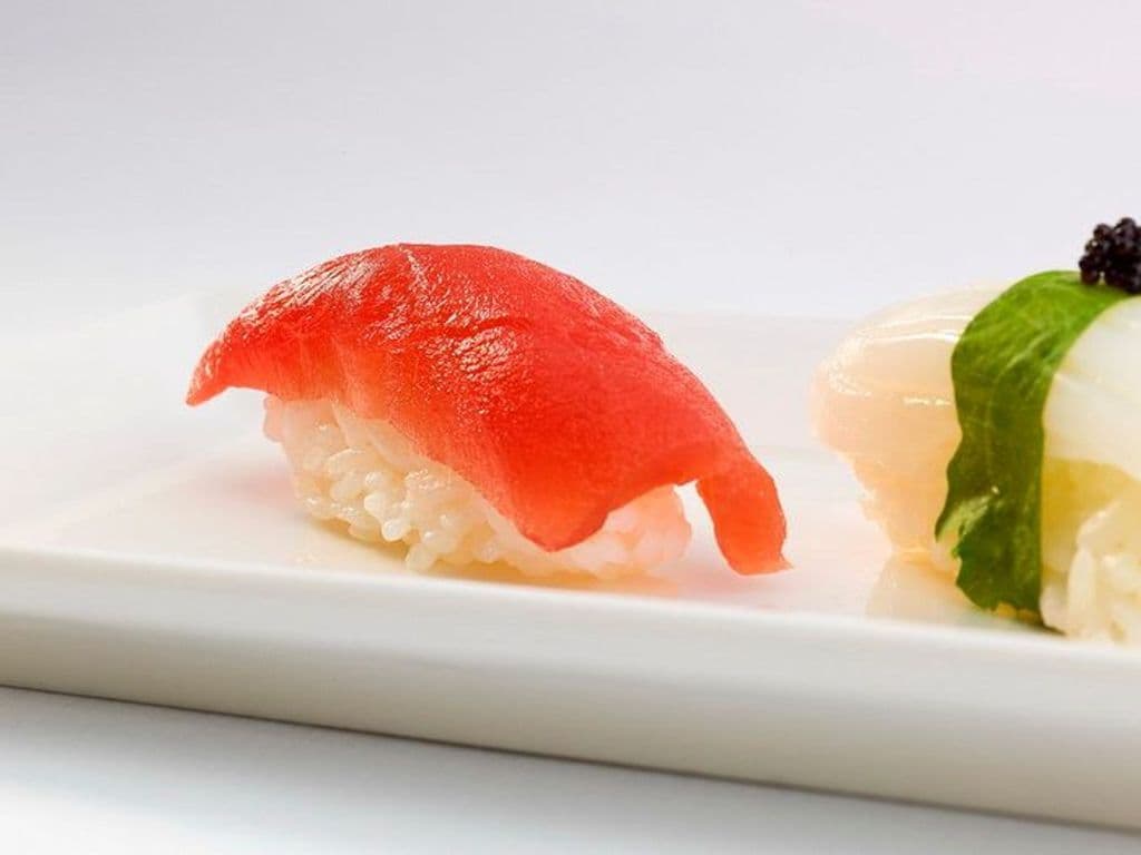 Red Tuna Sushi (2 pcs)