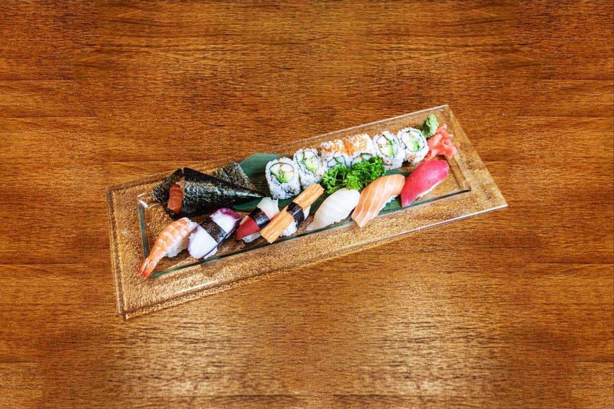 43. Gold Sushi Combo (14 pcs)
