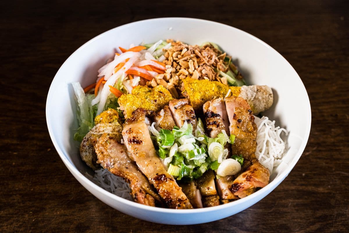 38. Lemongrass Chicken and Spring Roll With Vermicelli