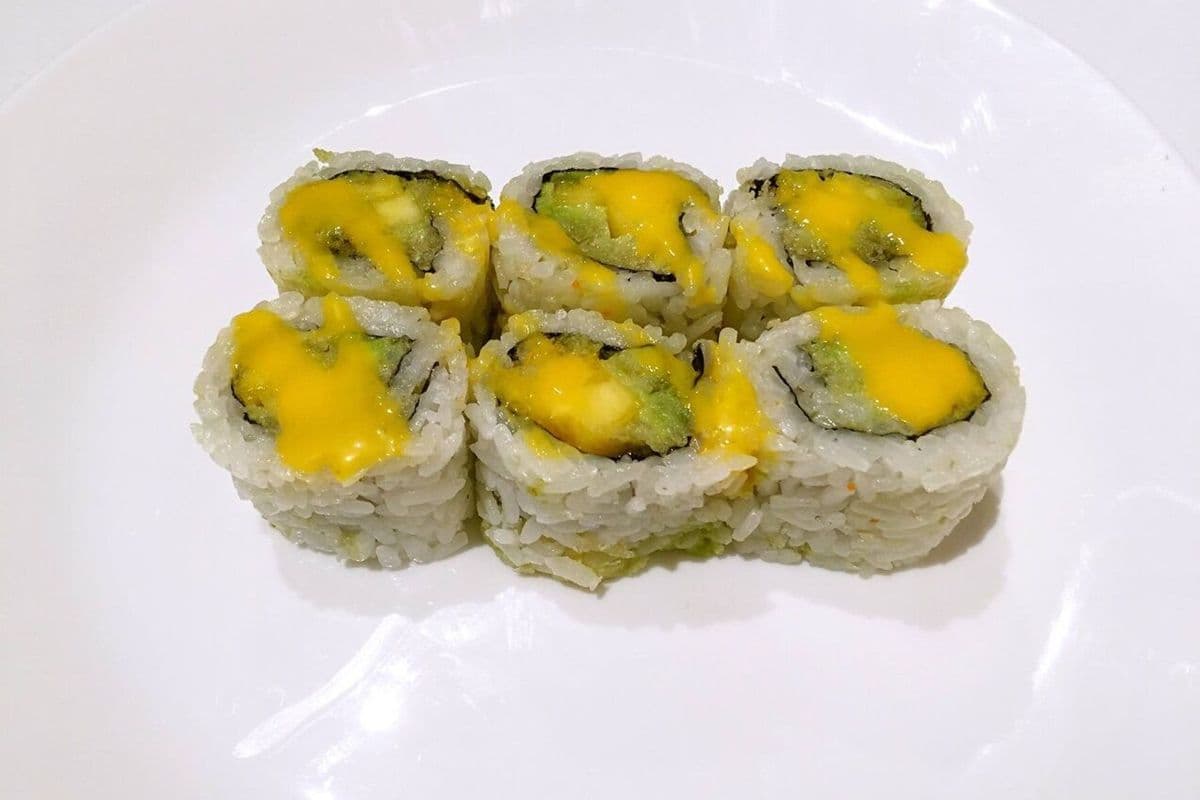 VR08. Mango Avocado Crispy Roll (6 pcs)