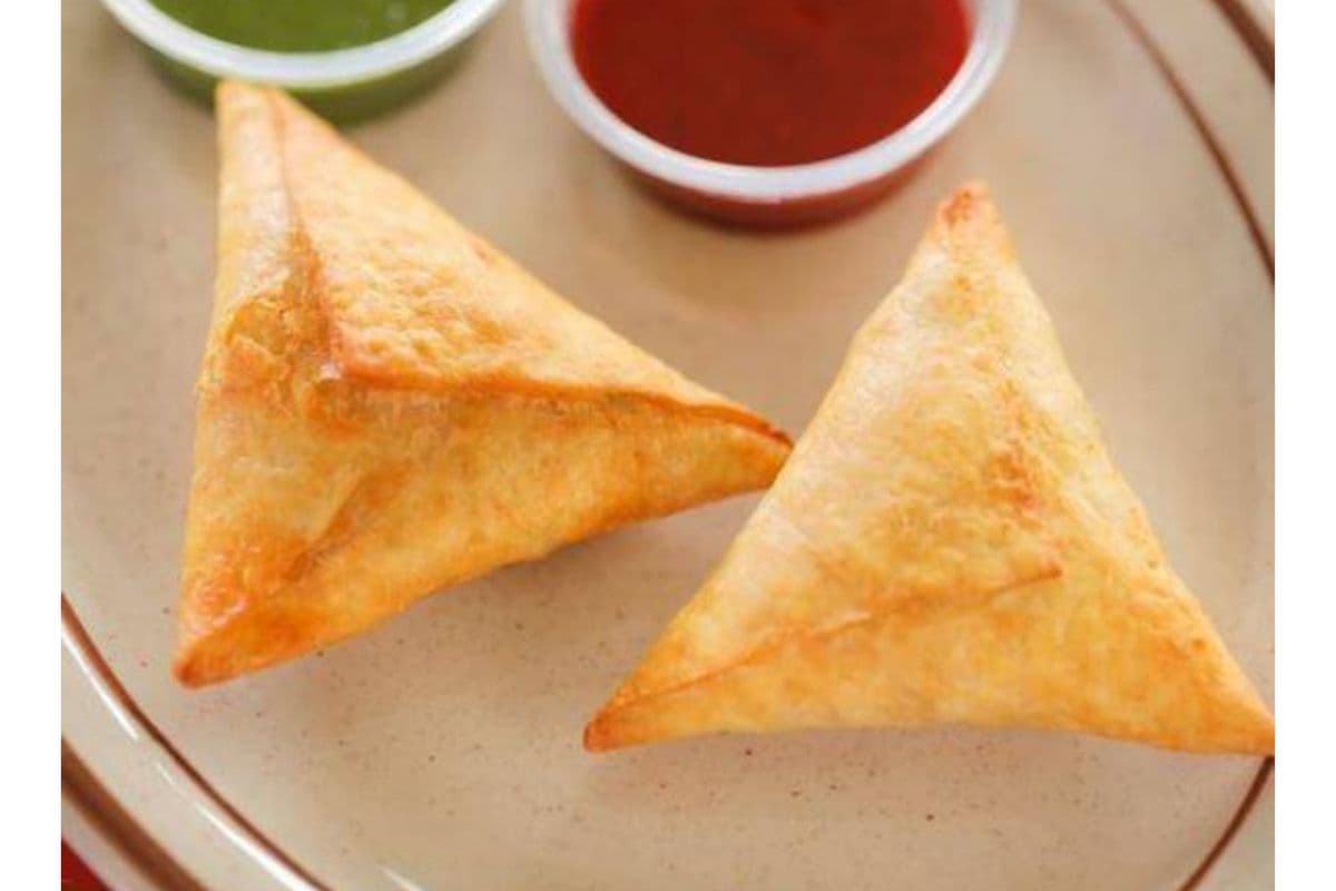 Chicken Samosas (2 pcs)