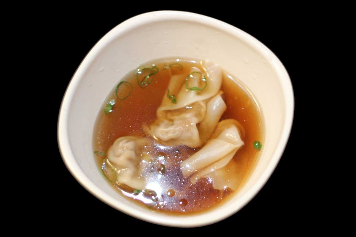 3. Wonton Soup (8 pcs)