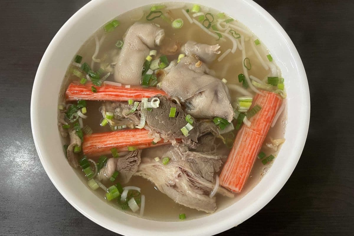 Vietnamese Bánh Canh Noodle Soup 豬手越南水晶瀨粉