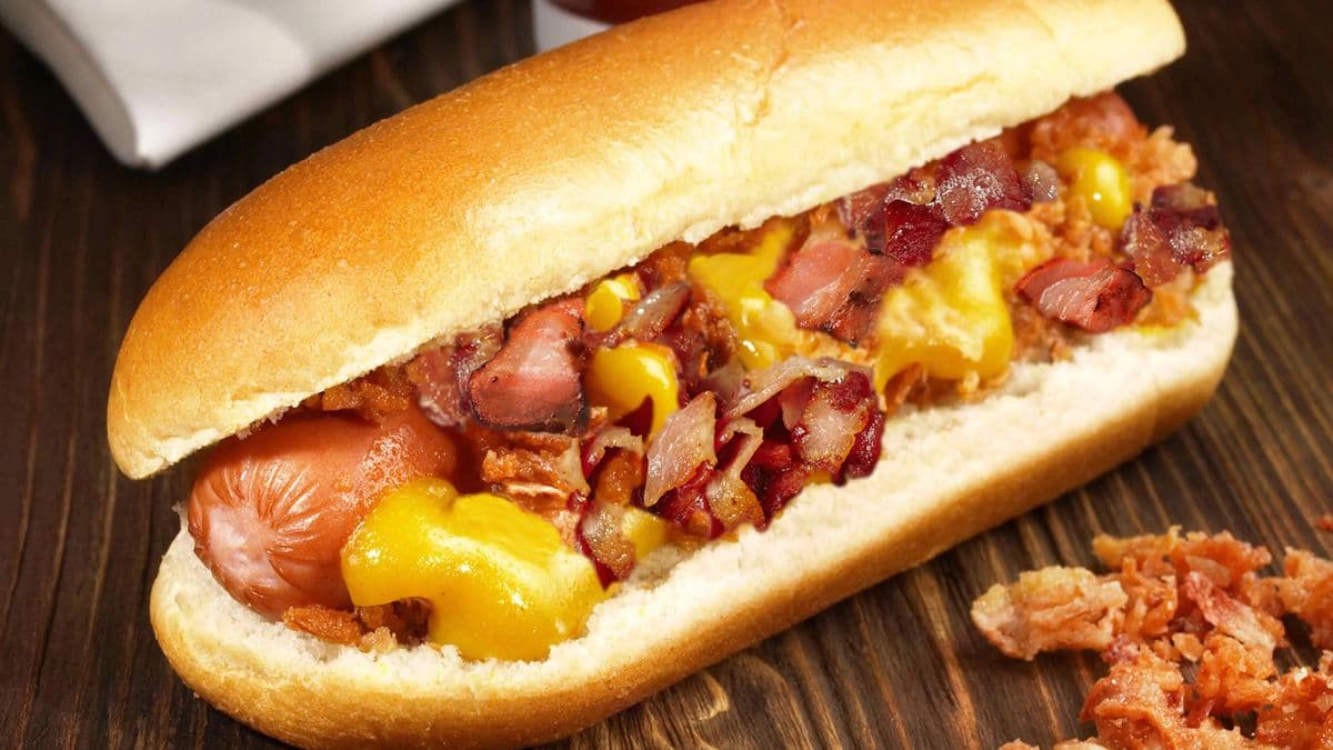 HOT DOG GÉANT QUÉBÉCOIS 