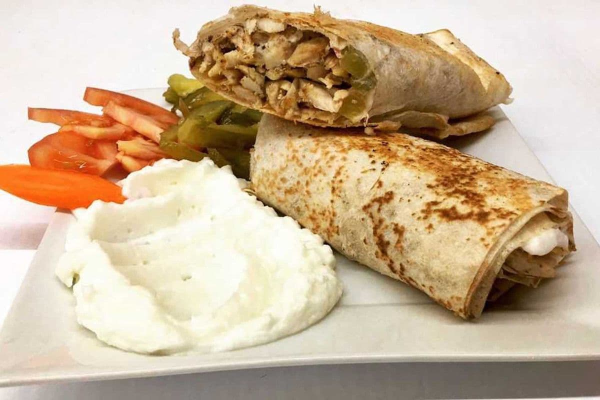 Sandwich Shawarma au poulet / Chicken Shawarma Sandwich