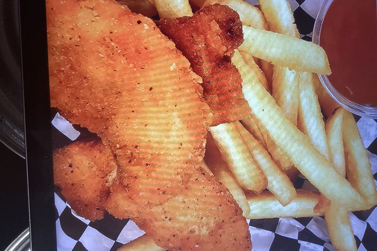 CHICKEN FINGERS N FRIES