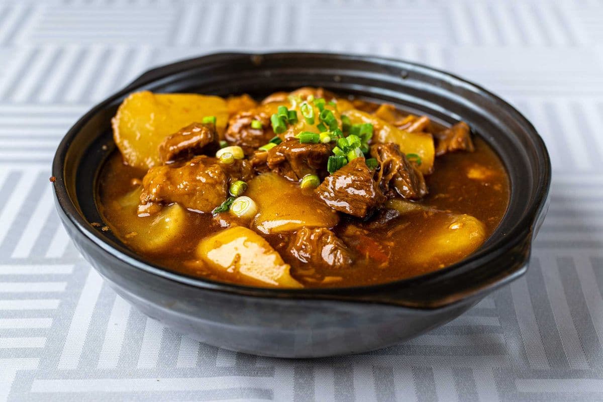 516-Flanc de boeuf braisé en marmite 牛腩煲