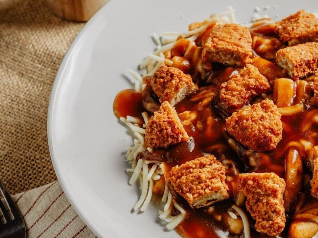 Petite Poutine Poulet Végétalienne / Small Vegan Chicken Poutine