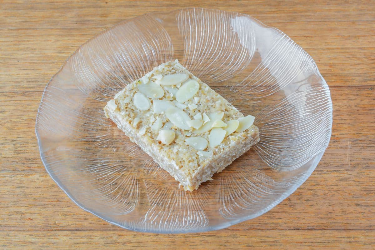 Almond Oat Bar (1 pc)