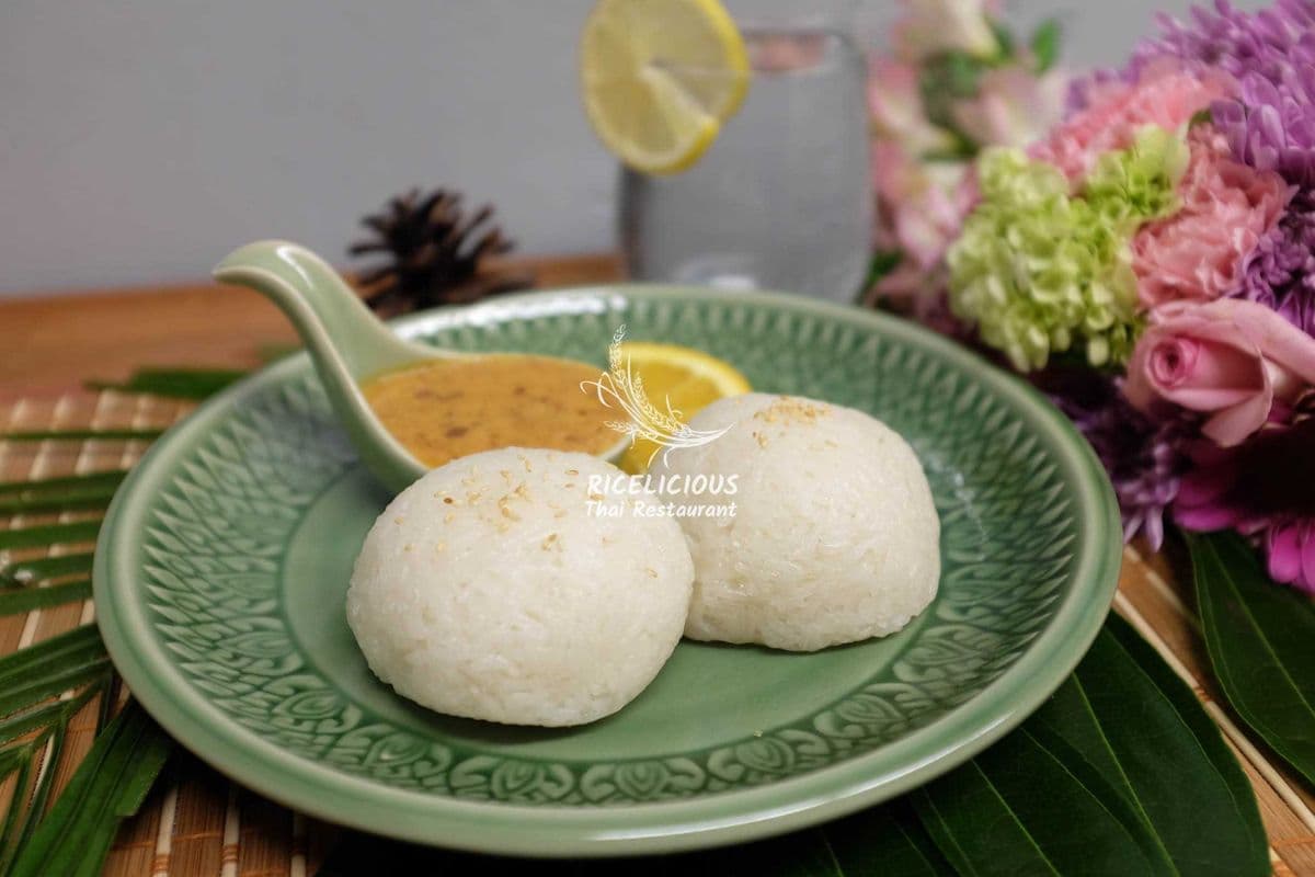 A10. Sticky Rice with Peanut Sauce