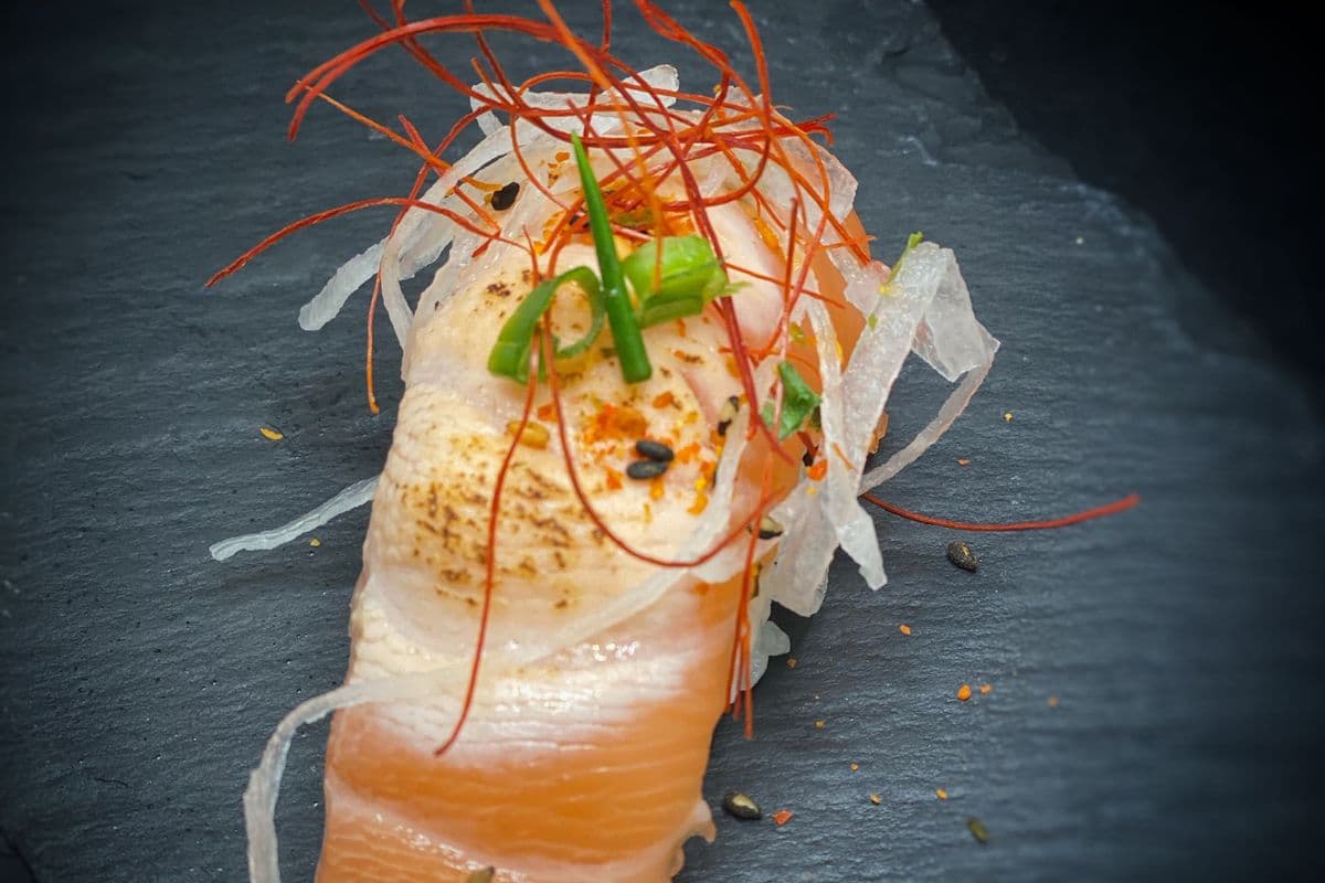 Salmon Tataki Nigiri (1 pc)
