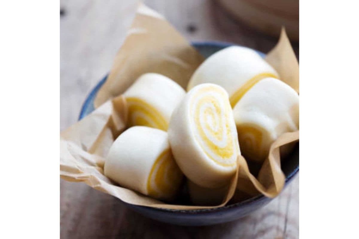 4 Steamed Coconut Sesame Buns