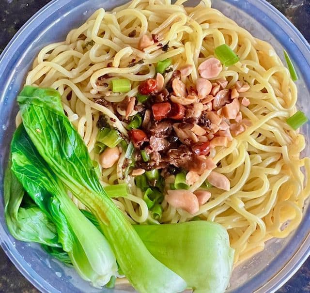 Szechuan Style Spicy & Sour Noodle / 酸辣面- Q9
