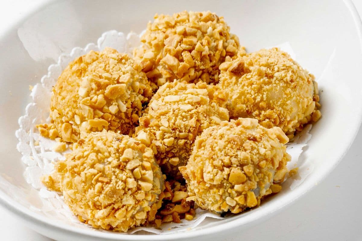 803. Tang Yuan Coated with Ground Peanuts 擂沙湯圓 (6 pcs)