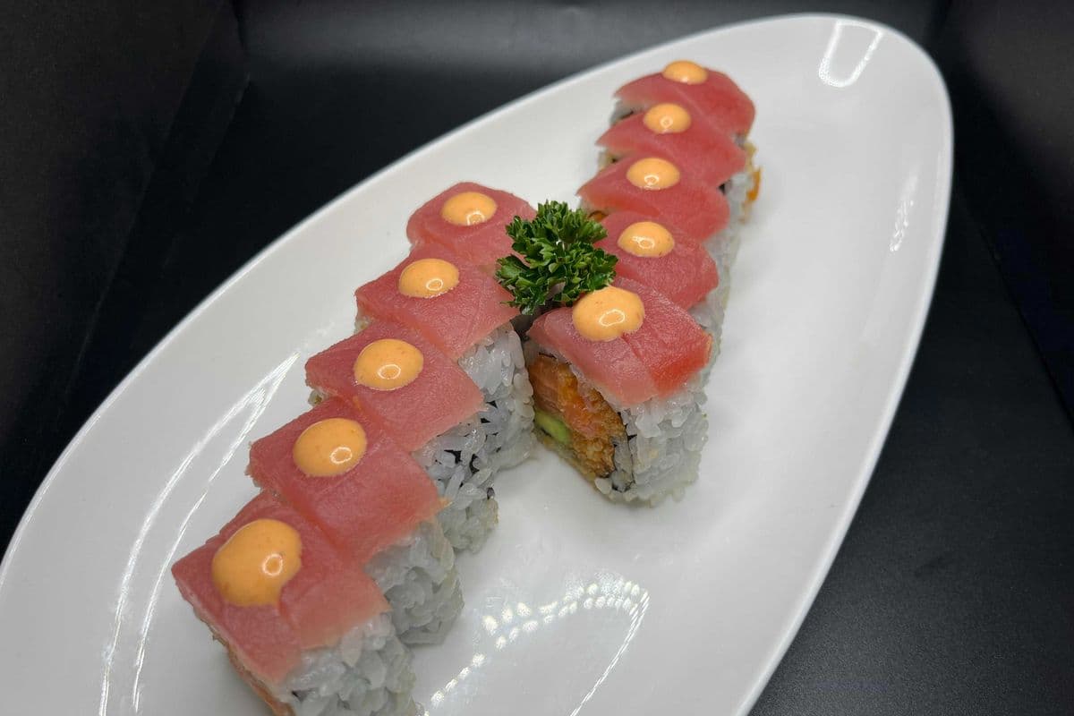 Double Tuna Roll (Tuna On Top) (10 pcs)