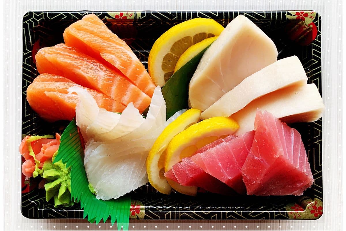 C10. Sashimi Set A (12 pcs)