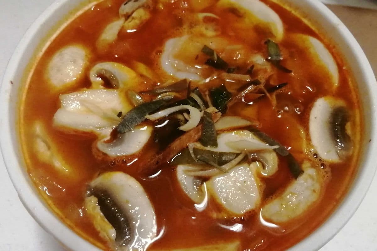 10. Spicy Prawn Soup - Tom Yum Goong