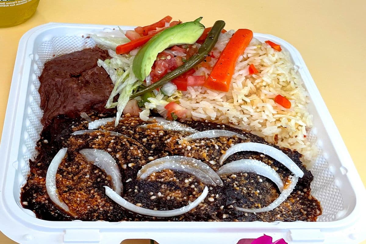 Enchilada De Pollo En Mole