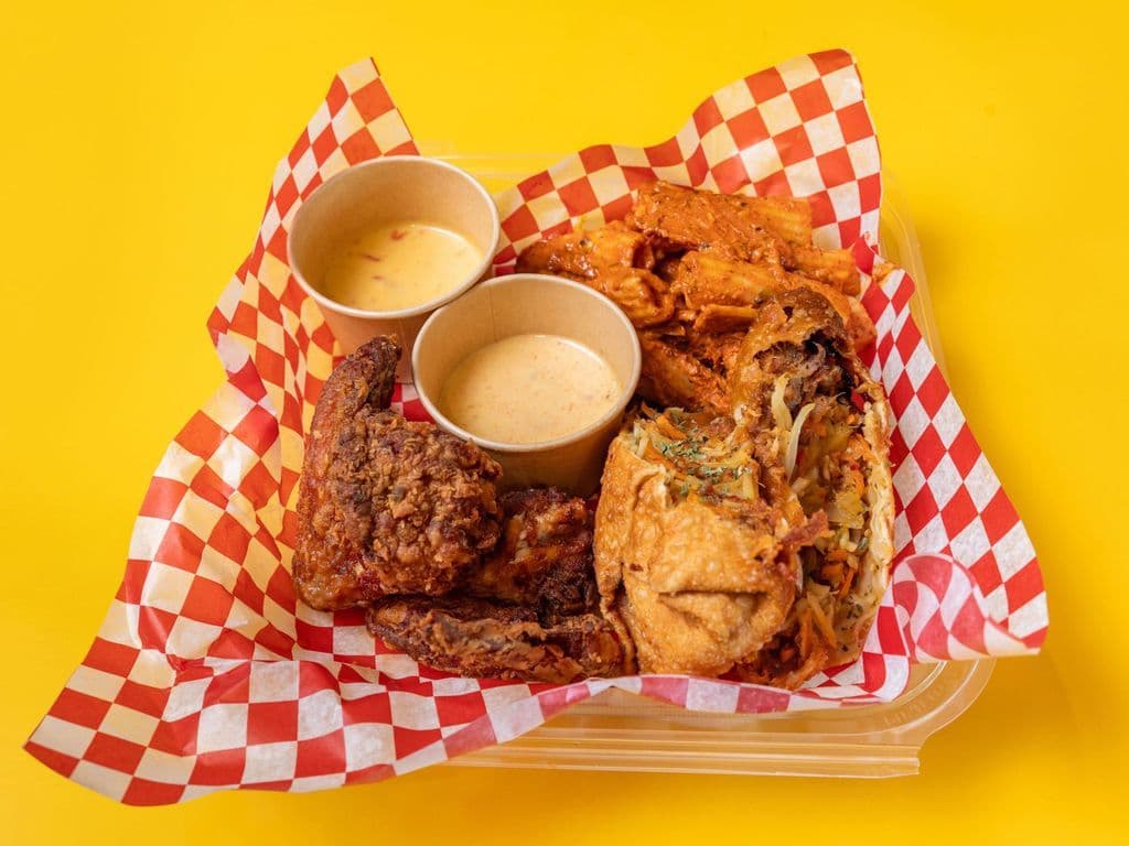 Mini-Spicy + Aile Poulet (2) + Eggroll (1)