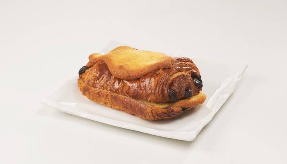 Chocolatine aux amandes / Almond chocolatine