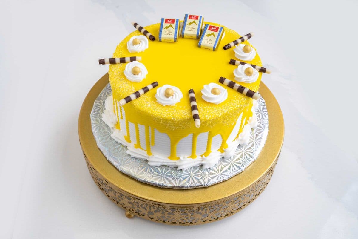 8" Eggless Vanilla Cake