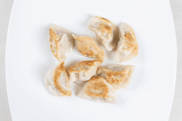 Pot Stickers 香煎猪肉饺子 (8 pcs)