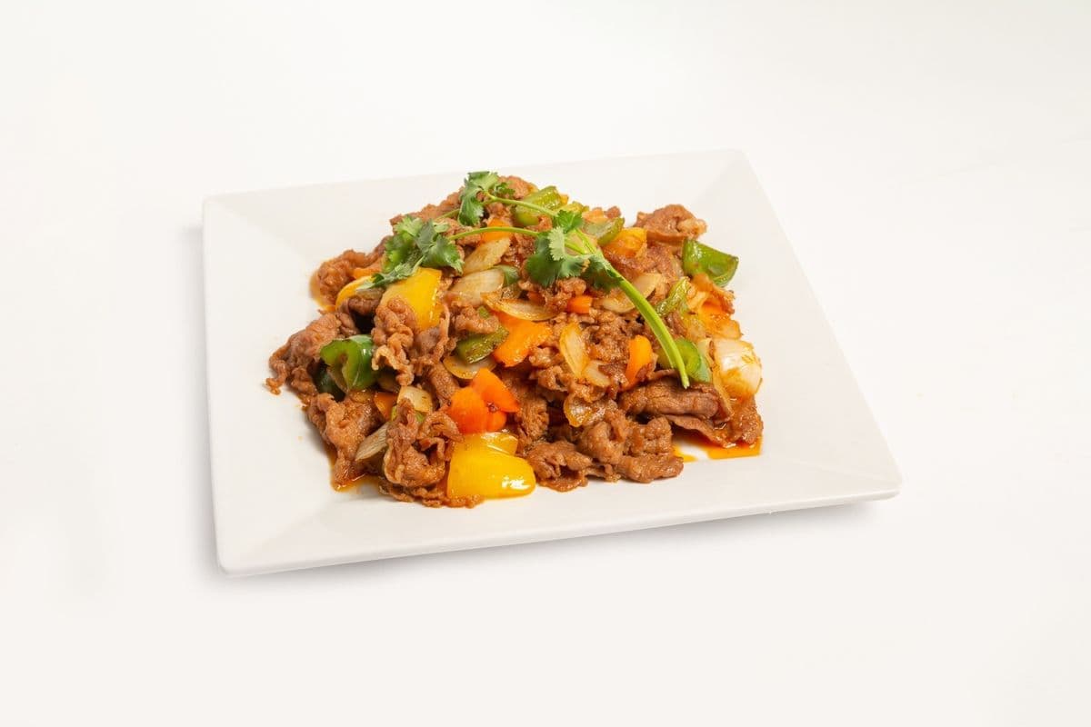 F6. Stir-Fried Satay Beef with Pepper and Onion / Bo Xao Sate Voi Ot Chuong Hanh Tay