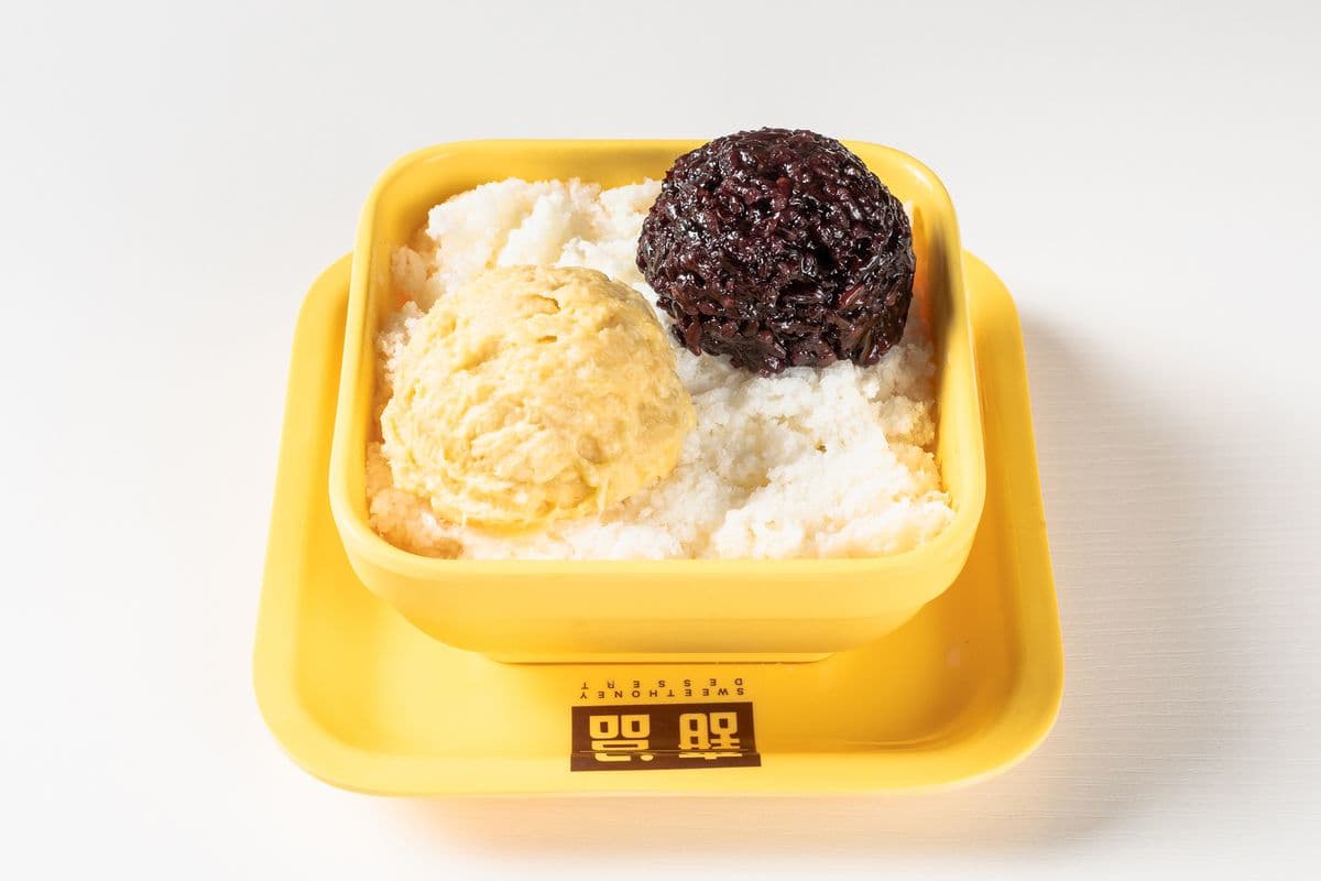 D2. Durian and Thai Black Glutinous Rice in Vanilla Frost