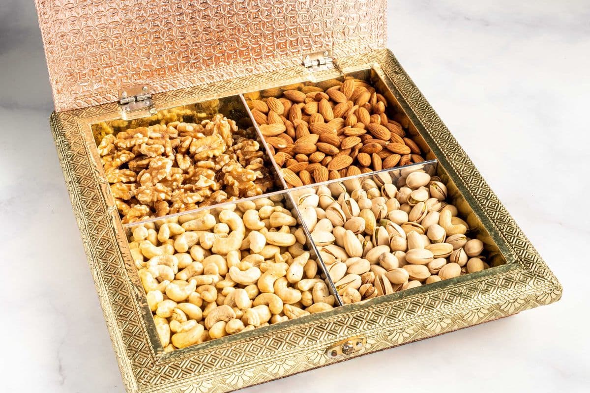 Peacock Square Medium - Dry Fruit