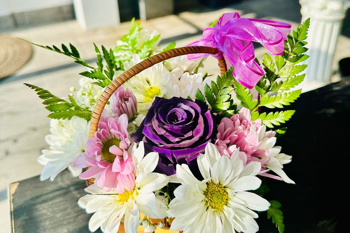 Basket of flowers (0) (0 Cal)