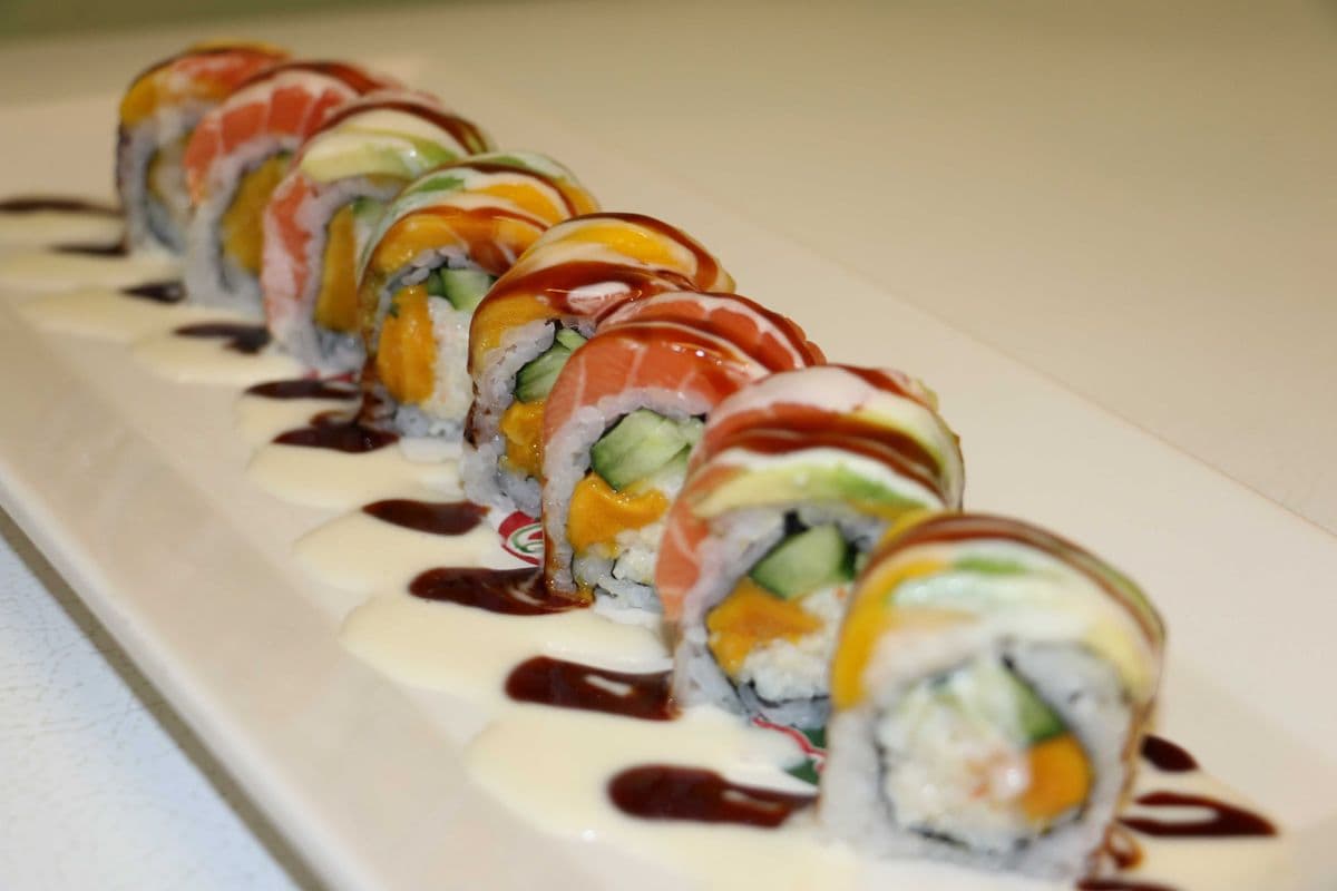 Mango Salmon Roll (8 pcs)