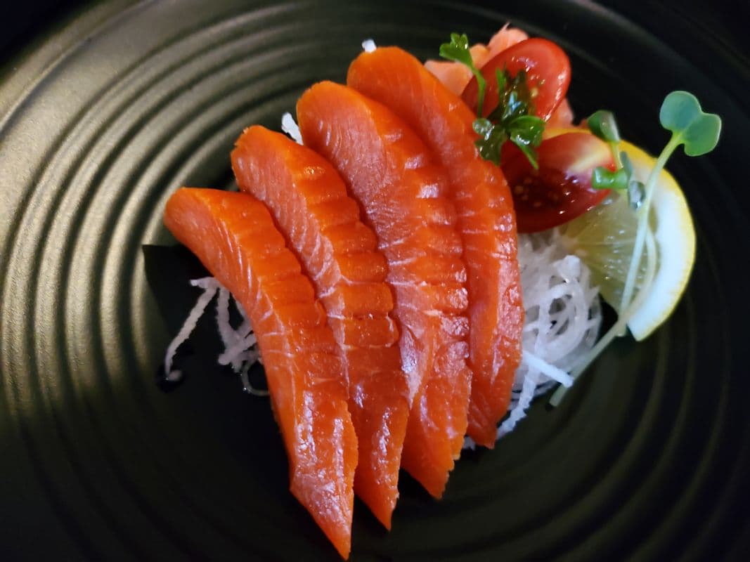 Wild Salmon Sashimi (8pcs)