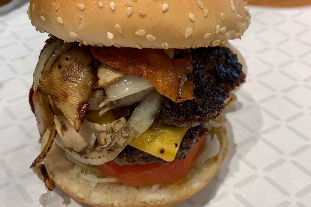 Mega Burger