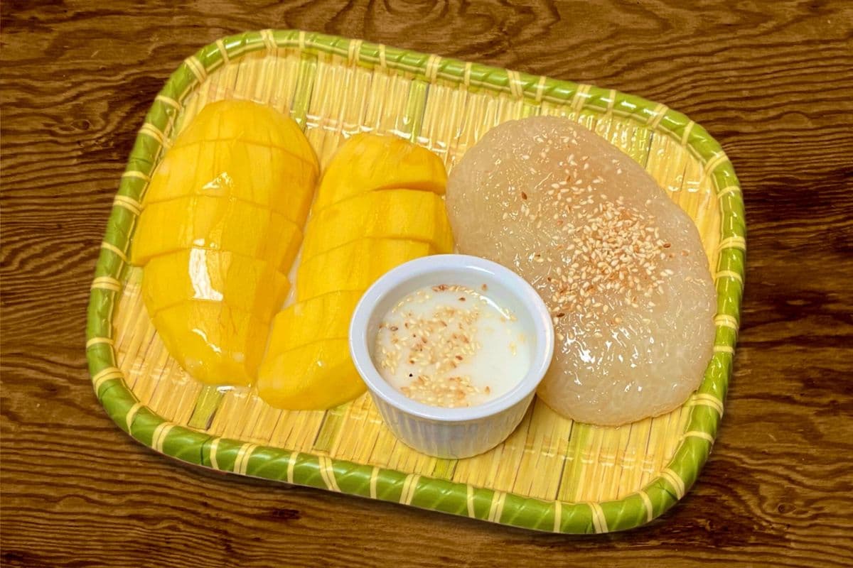 Sticky rice with Mango