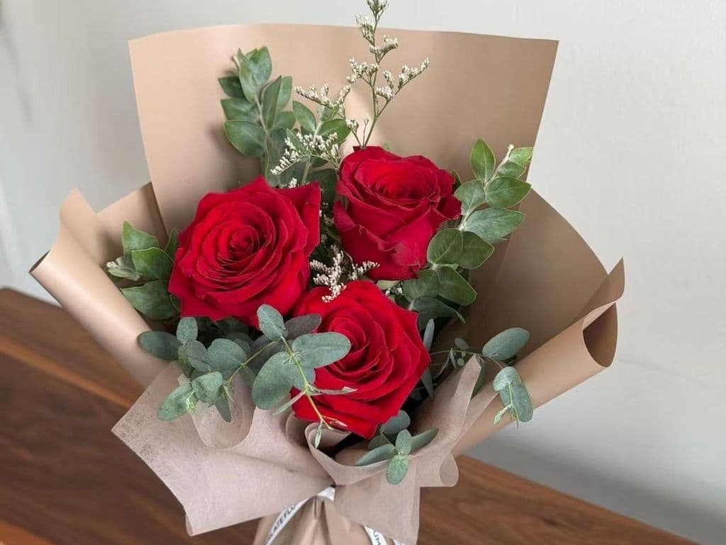 Flowers - Valentine's Bouquet #2 (3 Red Rose & Greenery)