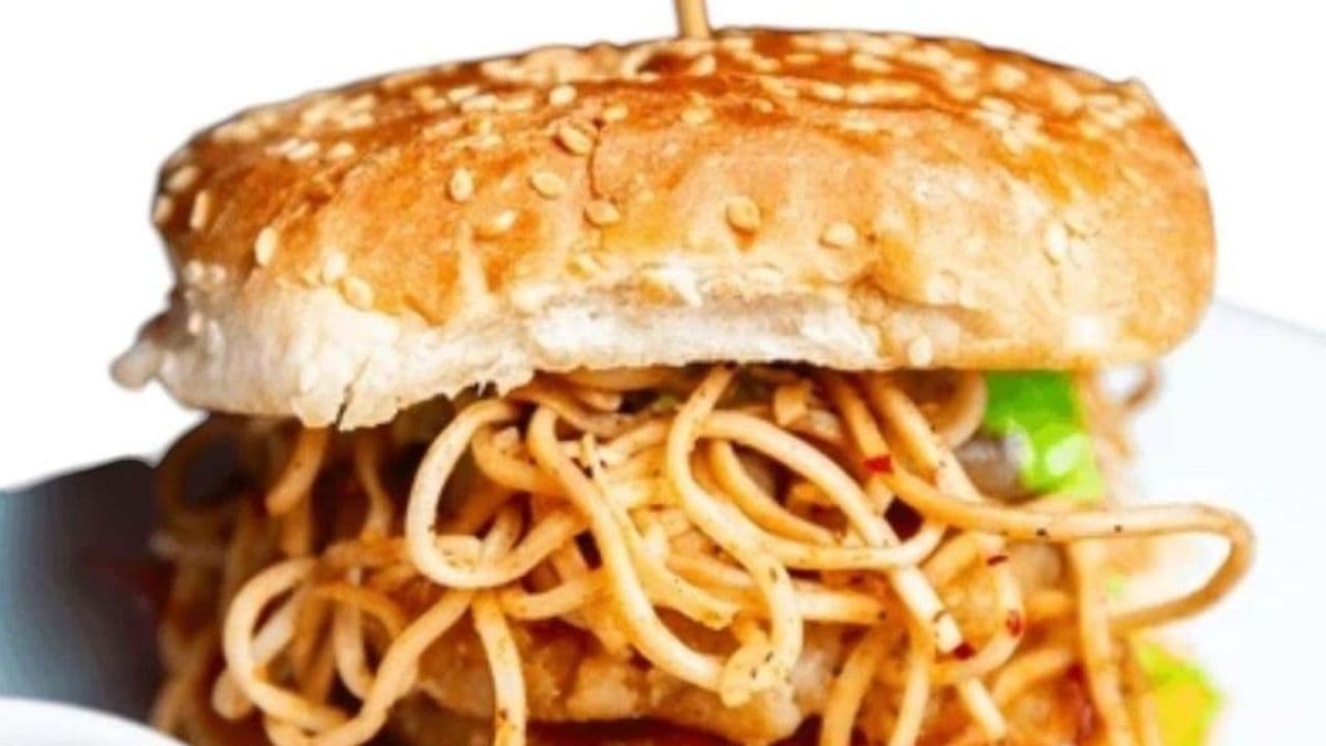 Aloo Tikki Noodle Burger