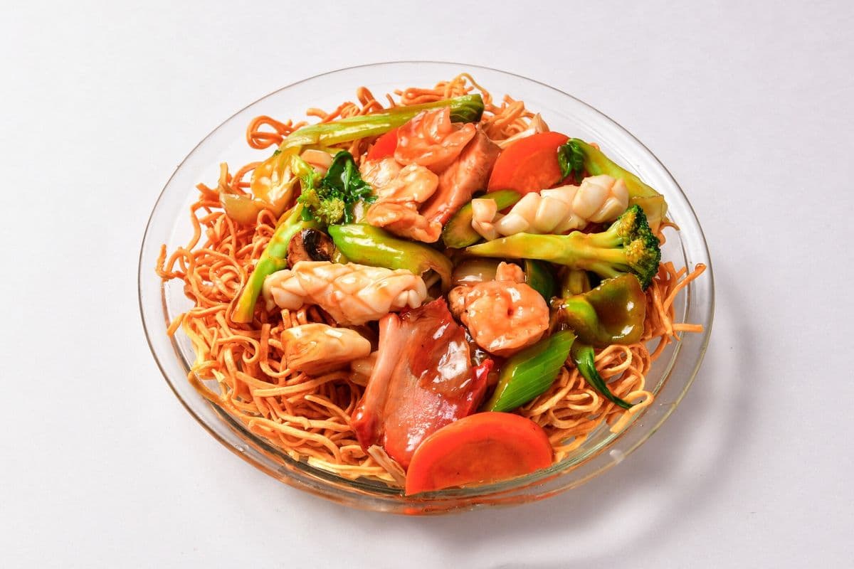 25. House Special Chow Mein