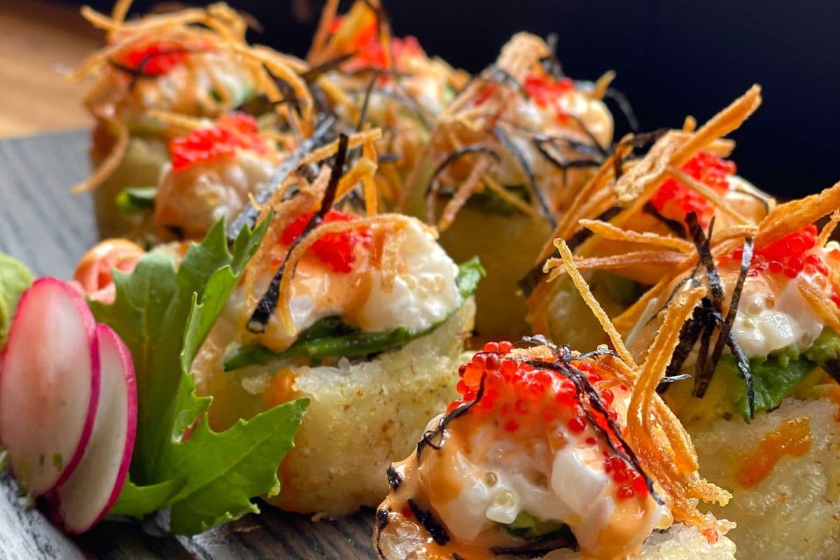 Volcano Roll (8 pcs)